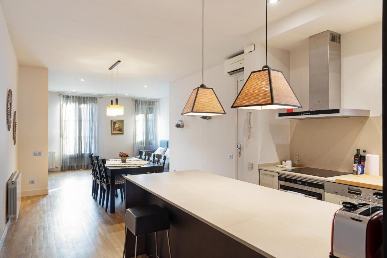 Amazing 2 Bed Apt, Sleeps 6 Nr Eixample Appartement *