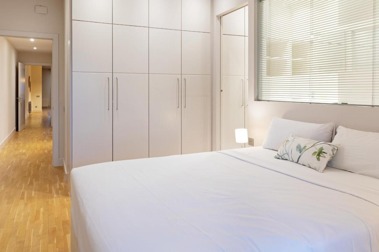 Amazing 2 Bed Apt, Sleeps 6 Nr Eixample Appartement
