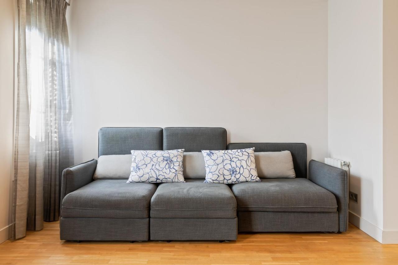 Amazing 2 Bed Apt, Sleeps 6 Nr Eixample