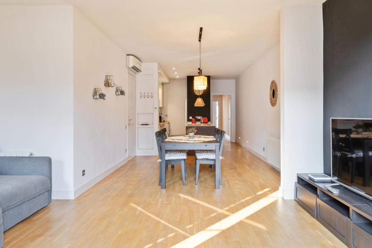 Amazing 2 Bed Apt, Sleeps 6 Nr Eixample Appartement *